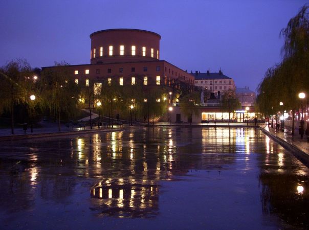 1024px-stadsbiblioteket_stockholm_2009a